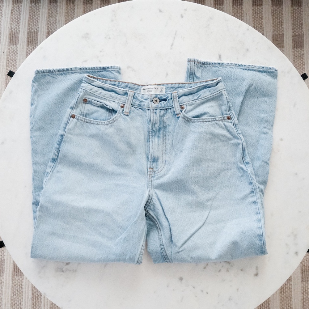 Abercrombie Women's Curve Love High rise Loose jeans Size 26 X-Short